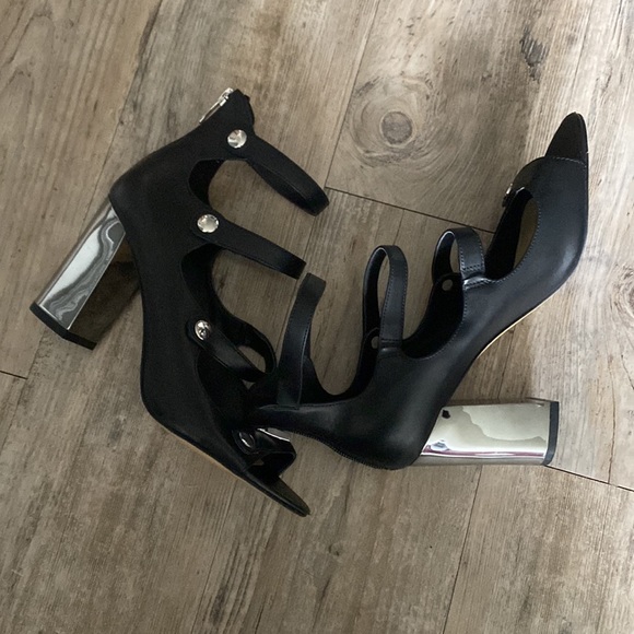 MARC FISHER BLACK LEATHER MARI JANE PUMPS - Picture 6 of 6